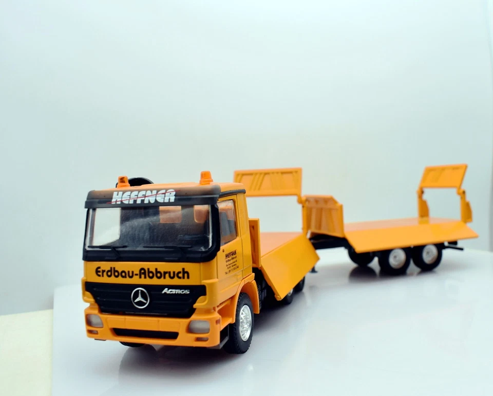 Modellino camion scala 1:43 Mercedes muldenkipper CONRAD modellismo statico - Immagine 1 di 4