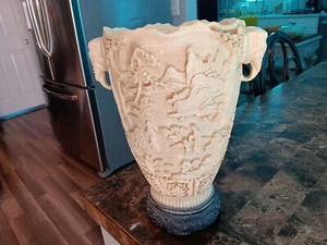 Jarrón asiático de colección piedra tallada escénica pagoda elefante mango jarrón 12" de alto. - Imagen 1 de 15
