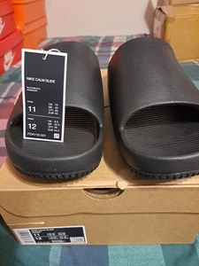 HERREN NIKE CALM SLIDES _ SCHWARZ/SCHWARZ FD4116-001 - GRÖSSE 11 - Bild 1 von 5