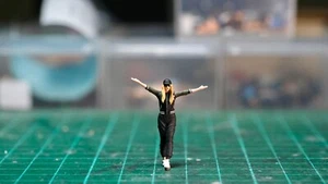 Kepopic Miniature Figure Scale 1/64 For Diecast - Picture 1 of 4
