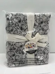 Peanuts Snoopy Velvet soft Throw Blanket Berkshire 60X90 Fleece Full Queen Gray - Picture 1 of 5