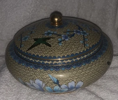 Jarrón/tazón chino vintage con tapa de latón esmaltado Cloisonne pájaros y flores BONITO Foto 1 de 4