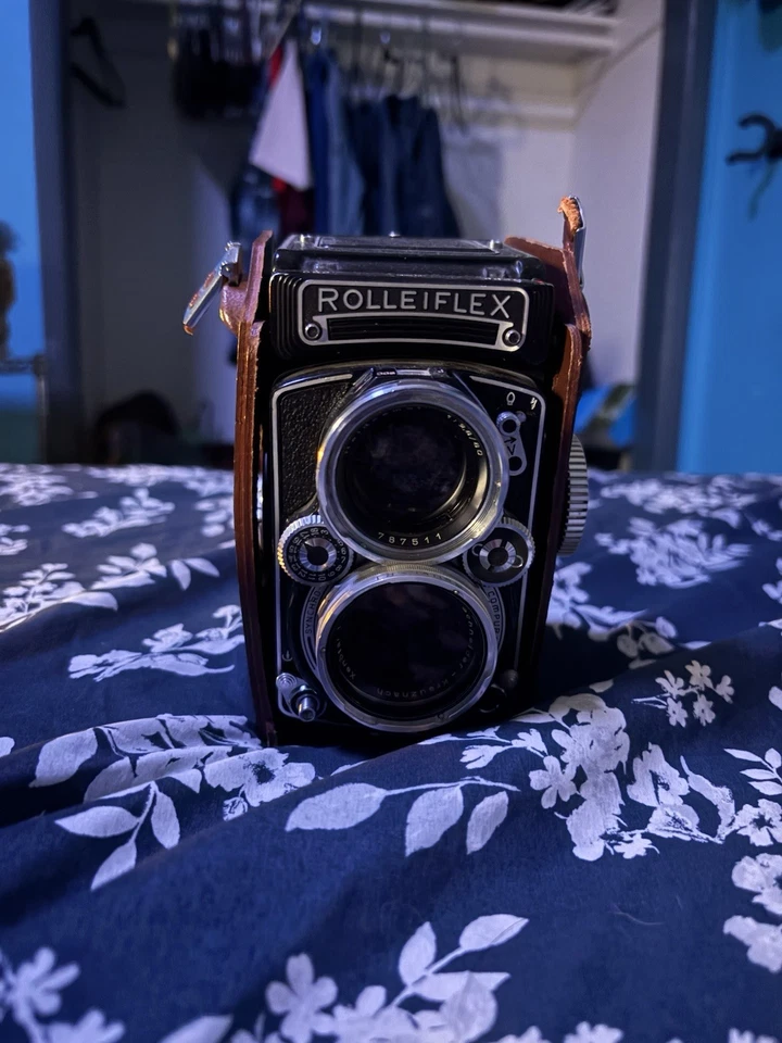 Rolleiflex 2.8E, tiene película dentro Foto 1 de 4