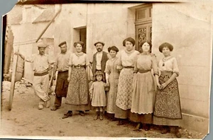 C.P.A / PHOTO / VUE SUR GROUPE DE PERSONNES / A IDENTIFIER - Picture 1 of 1