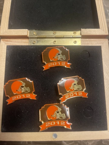 2012 Cleveland Browns Season Ticket Holder Pin Set In Wooden Display Box Cover