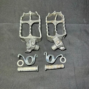 2020 Yamaha YZ450F YZ450 YZ250F YZ250 F Left Right Pair Foot Pegs OEM - Picture 1 of 11