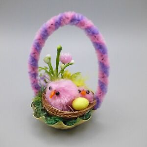 Panier en étain vintage chenille rose en nid acidulé de Pâques décoration ornement