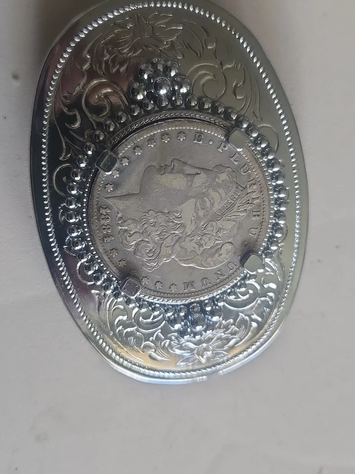Dólar de plata Morgan 1884 Estados Unidos cinta azul montaje en roca hebilla de cinturón Foto 1 de 4