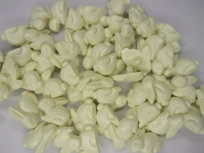50 x Sitting Rabbit Bunny Novelty Baby Buttons Cream 15 x 18mm N33 - Image 1 of 2