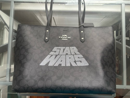 Borsa Coach Star Wars X Town con logo glitter firmato