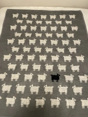 Cobertor Vintage Biederlack Reversível Cinza Preto Ovelha Cordeiro 71” X 56” HTF - Imagem 1 de 4