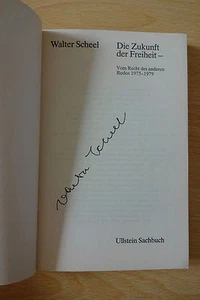 Autógrafo firmado por Walter Scheel libro de bolsillo "El futuro de la libertad" - Imagen 1 de 2