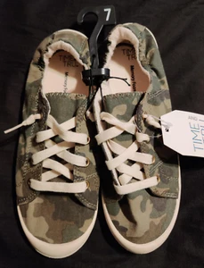 Time and Tru Women's Camo Print Scrunch Back Sneakers NWT Size 7 - Picture 1 of 5