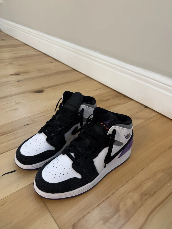 Air Jordan’s 1 MID Foto 1 de 3