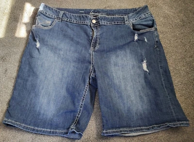 Bermudas para mujer Lane Bryant Destructed lavado medio elásticas talla grande 28 Foto 1 de 3