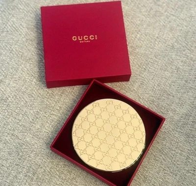 [PEDIDO ANTICIPADO] GUCCI Belleza Regalo Monograma Logo Compacto Espejo Dorado con Caja GWP Foto 1 de 4