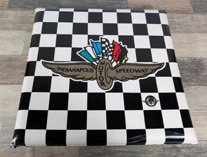 Cuscino sedile bandiera a scacchi Indianapolis Motor Speedway vintage 14"x14" - Foto 1 di 7