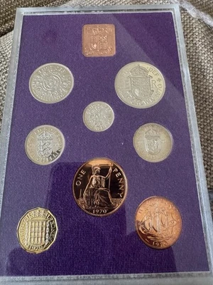 Elizabeth R 1970 Royal Mint Foto 1 de 2