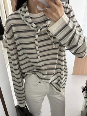 Женская рубашка THE ROW из шелковой шерсти в полоску с круглым вырезом - Изображение 1 из 4