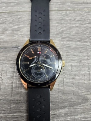 Tommy Hilfinger Reloj Hombre Negro Dorado Necesita Batería Foto 1 de 4