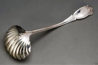 A029 A John Polhamus Cucharón de Plata con Patrón de Diamante, Vendido por Tiffany & Co. Foto 1 de 4