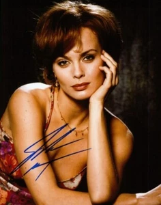 Izabella Scorupco handsigniertes Original 8x10 Foto LOA TTM - Bild 1 von 1