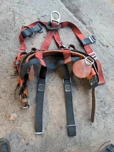 KLEIN TOOLS Tower Work Safety Harness Padded#87963 MEDIUM  - Picture 1 of 9