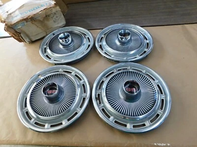 Tapacubos cubiertas de rueda 14" NOS OEM Chevrolet 1967 Chevelle SS Foto 1 de 4