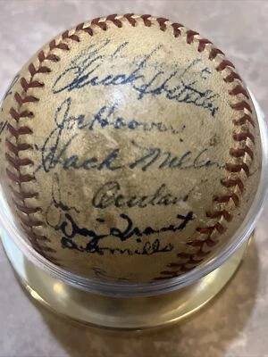 *Raro* Béisbol autografiado de los Tigres de Detroit de 1944 firmado por Players & Management Foto 1 de 4