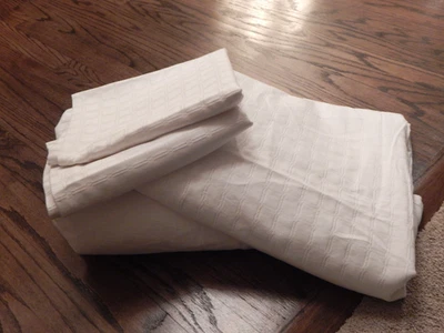 ¡Juego de 4 hojas Queen blancas texturizadas PAVO REAL CALLEJÓN! Foto 1 de 4