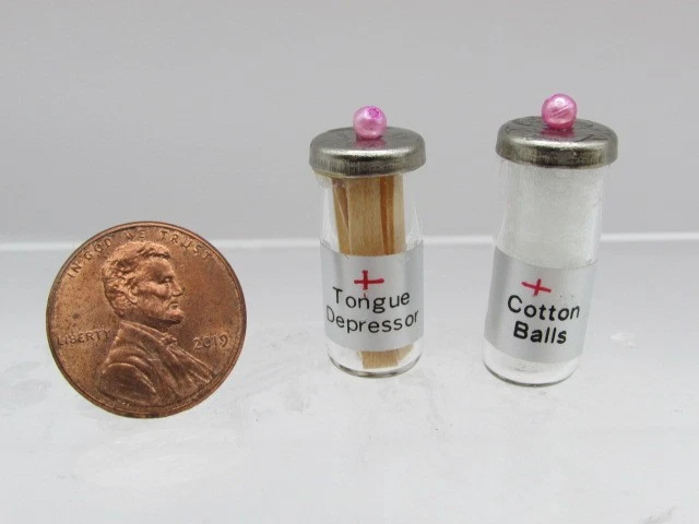 Tarro de vidrio alto miniatura para casa de muñecas depresores de lengua y algodón para oficina médica Foto 1 de 1