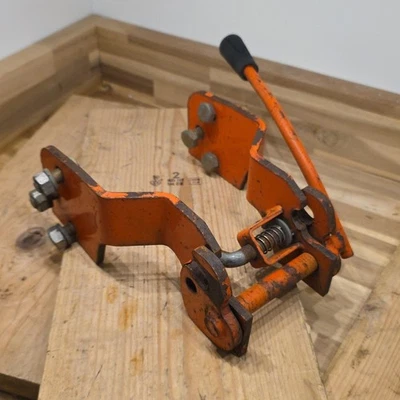 KUBOTA B2320 B2620 B2920 B7510 B2301 B2401 TRACTOR MOWER DECK FRONT LINK SUPPORT - Image 1 of 4