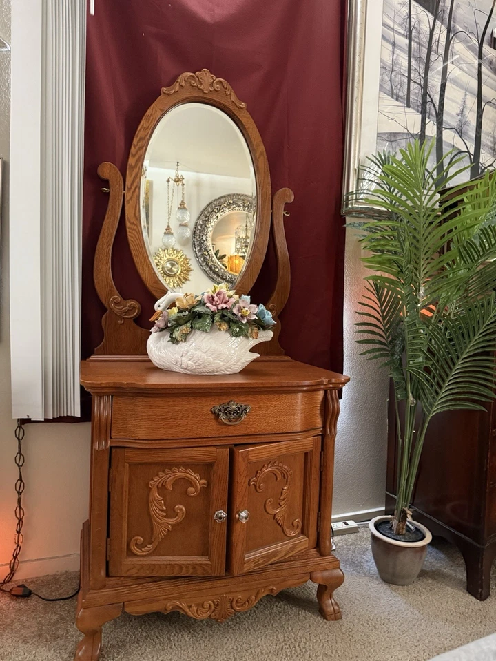 Lexington Hecho en América Lavabo Espejado Victoriano Pecho Sampler Colección Foto 1 de 4