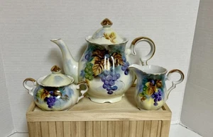 Vintage Lefton handbemalte Teekanne bedeckt Milchkännchen und Zucker vergoldet mit Trauben - Bild 1 von 12