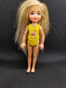 Barbie Club Chelsea gelb Happy Camper Puppe blonde Haare blaue Augen 2015 Mattel - Bild 1 von 7