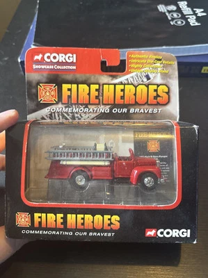 CORGI -FIRE HEROES - MACK B OPEN PUMPER - philadelphia- 1/64 SCALE MODEL CS90046 - Image 1 of 3