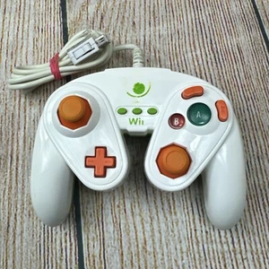 Nintendo Wii U Yoshi Wired Fight Pad Controller - Picture 1 of 11