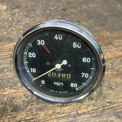 Smiths MA 80mph Speedometer X34268/1.  1550 & Bracket  - Image 1 of 4