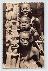Cameroon - Young Bamileke children and a carved piece of wood - Publ. R. Guerpil - Picture 1 of 2
