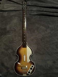 Untested Wii RockBand Hofner Bass Beatles Wireless Guitar Model NWGTS3 - Picture 1 of 7