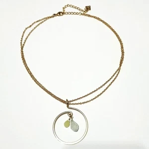 Elegante Collar Colgante Cookie Lee Tonificado Dorado con Acentos Verdes - Imagen 1 de 3
