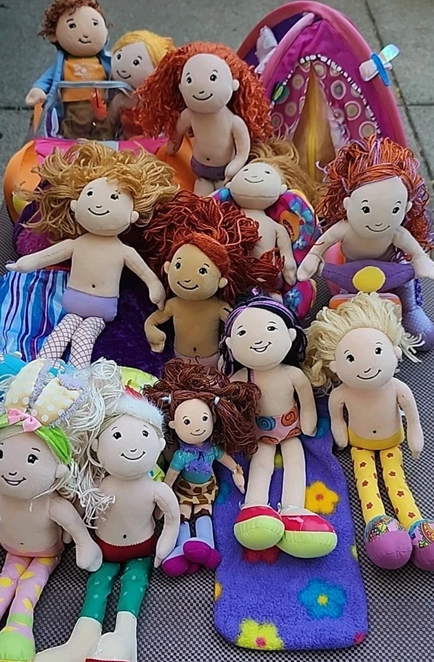 Groovy Girls Lote de 17- Coche, Scooter, Cama, Tienda, Silla y 12 Muñecas Surtidas Foto 1 de 4