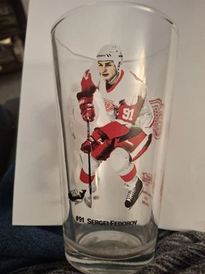 Steve Yzerman/Sergei Fedorov 2002 Detroit Red Wings  Arby's  Collectable Glass - Image 1 of 2