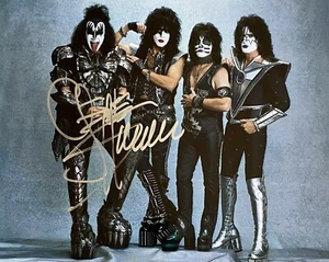 GENE SIMMONS AUTOGRAPHED SIGNED KISS 8x10 PHOTO - END OF THE ROAD TOUR THE DEMON - Picture 1 of 1