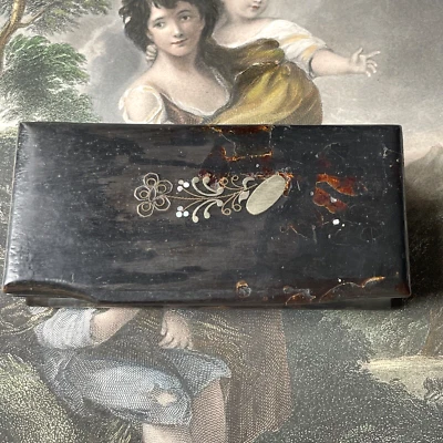 Tabatière en bois noirci décor fleur á incrustation de nacre - Photo 1/4