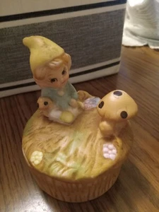 Vintage Fairy Mushroom Porcelain TRINKET BOX - Picture 1 of 7