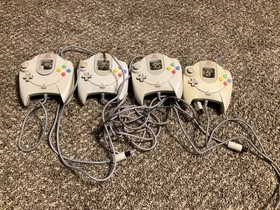 4 Sega Dreamcast Controllers - White UNTESTED
