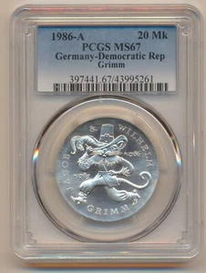 DDR  20 Mark 1986 Grimm in US-Plastic-Holder MS67 Prachtexemplar, STGL - Bild 1 von 2