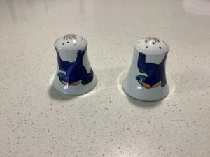 SALT & PEPPER SHAKERS HAND PAINTED BLUE BIRD MADE IN JAPAN COLLECTABLE VINTAGE - Picture 1 of 10