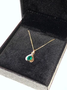Vintage Fully Hallmarked 9ct Gold Curb Link Chain & Emerald & Diamond Pendant - Picture 1 of 16